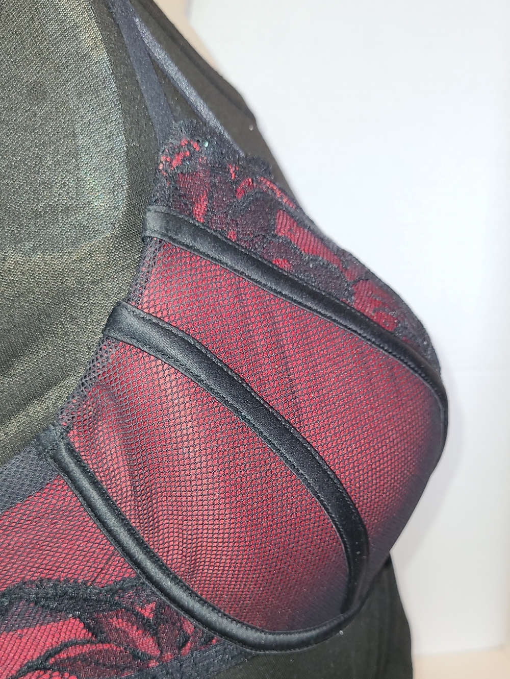La Vie en Rose Black And Red Lace Padded Bra 34DD - Picture 6 of 12